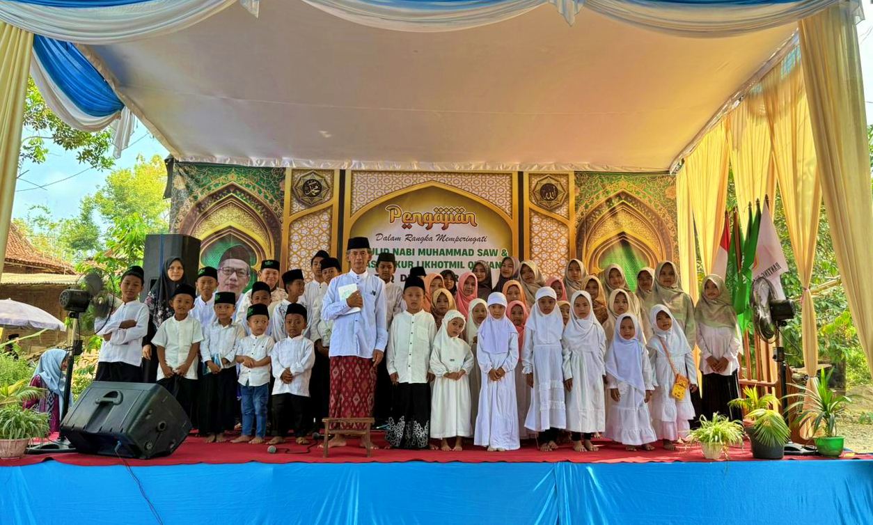 Pengajian Akbar Maulid Nabi Muhammad SAW dan Tasyakuran Khataman Qur’an Warnai Dusun Parakan Ngargogondo