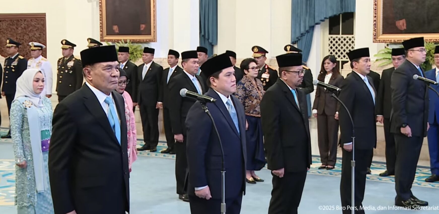 Prabowo Resmi Lantik 11 Pejabat Baru: Erick Thohir Jadi Menpora, Djamari Chaniago Menko Polkam