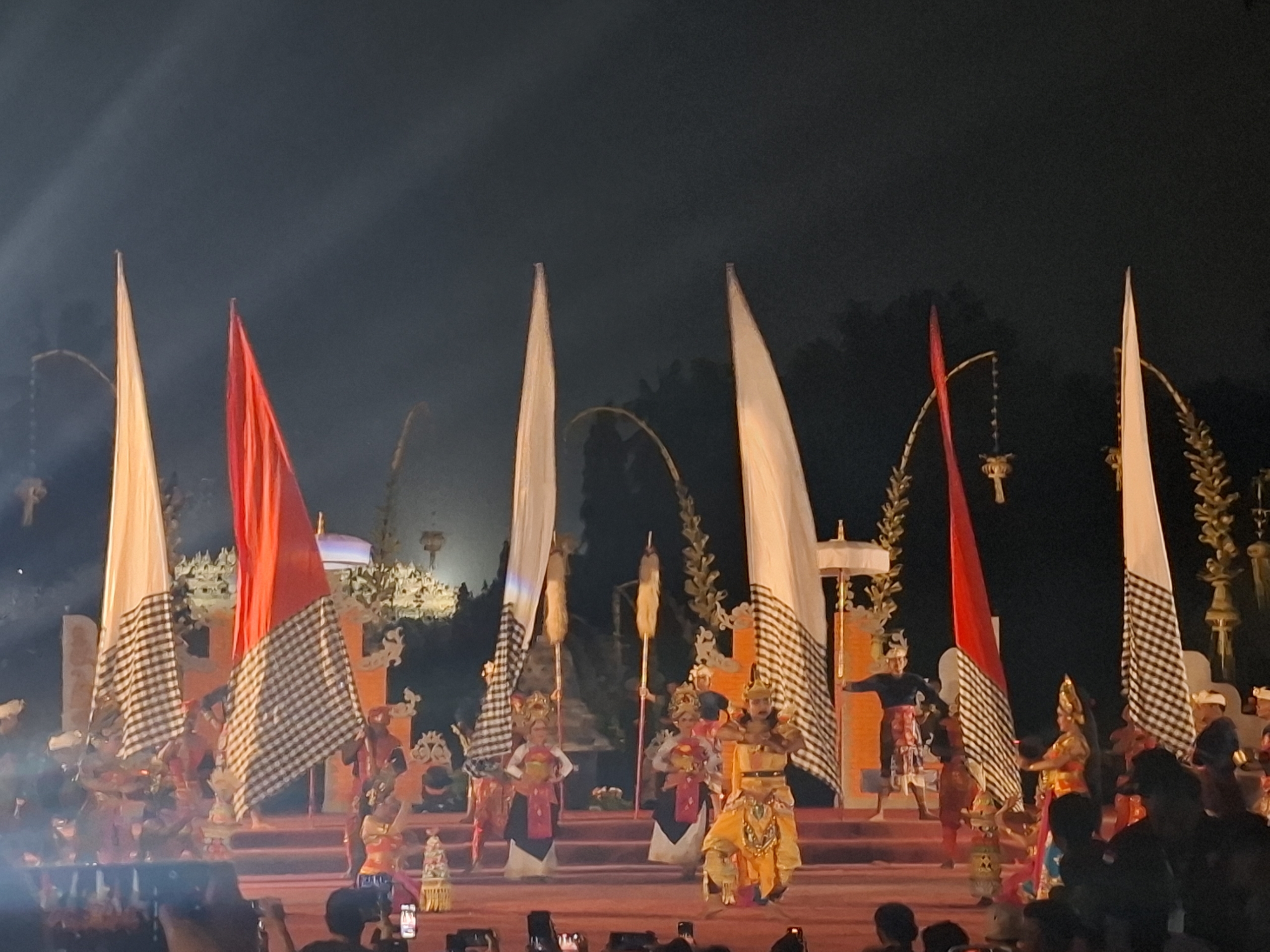 Pagelaran Borobudur Moon, Kolaborasi Seni Magelang dan Gianyar di Malam Hari