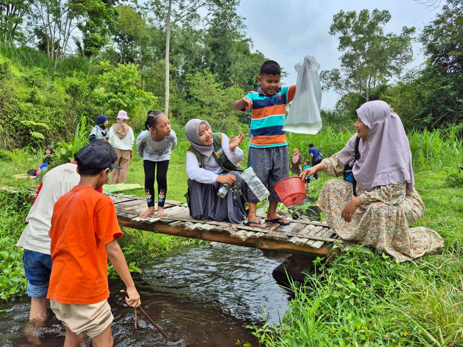 Bermain di Alam Bebas dan Belajar Mitigasi Merapi bersama PKBM Inside Out School dan Humanitrip