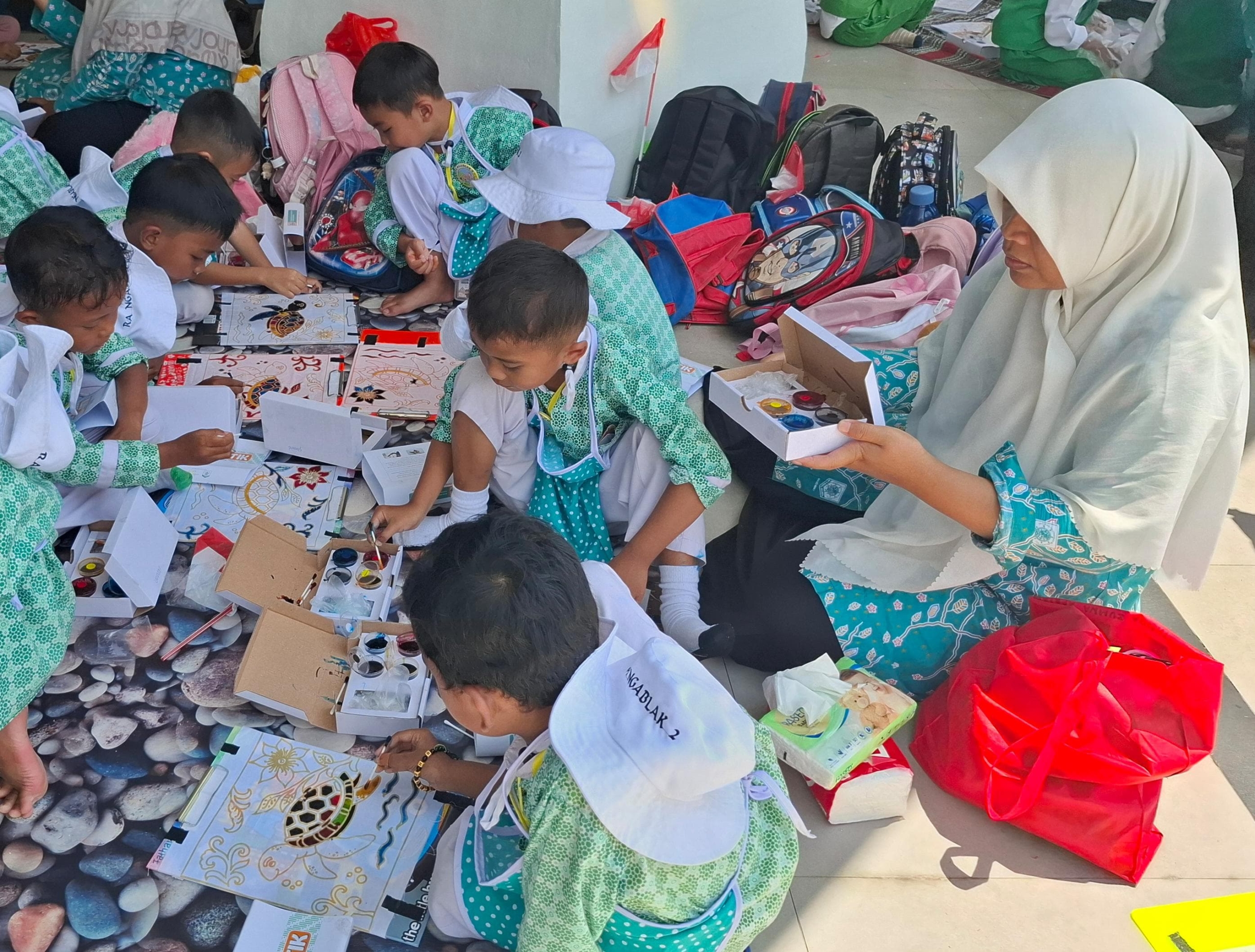 Ribuan Siswa PAUD Membatik Bersama di MAJT An-Nuur Magelang, Peringati Hari Batik Nasional 2025