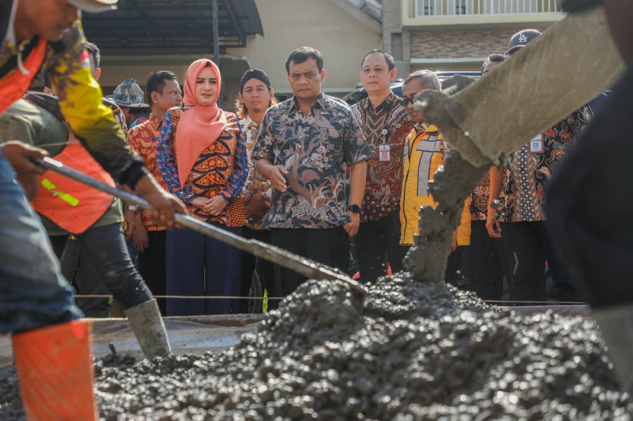 Perkuat Konektivitas Antardaerah, Gubernur Jateng Tinjau Perbaikan Jalan Wiradesa–Kajen