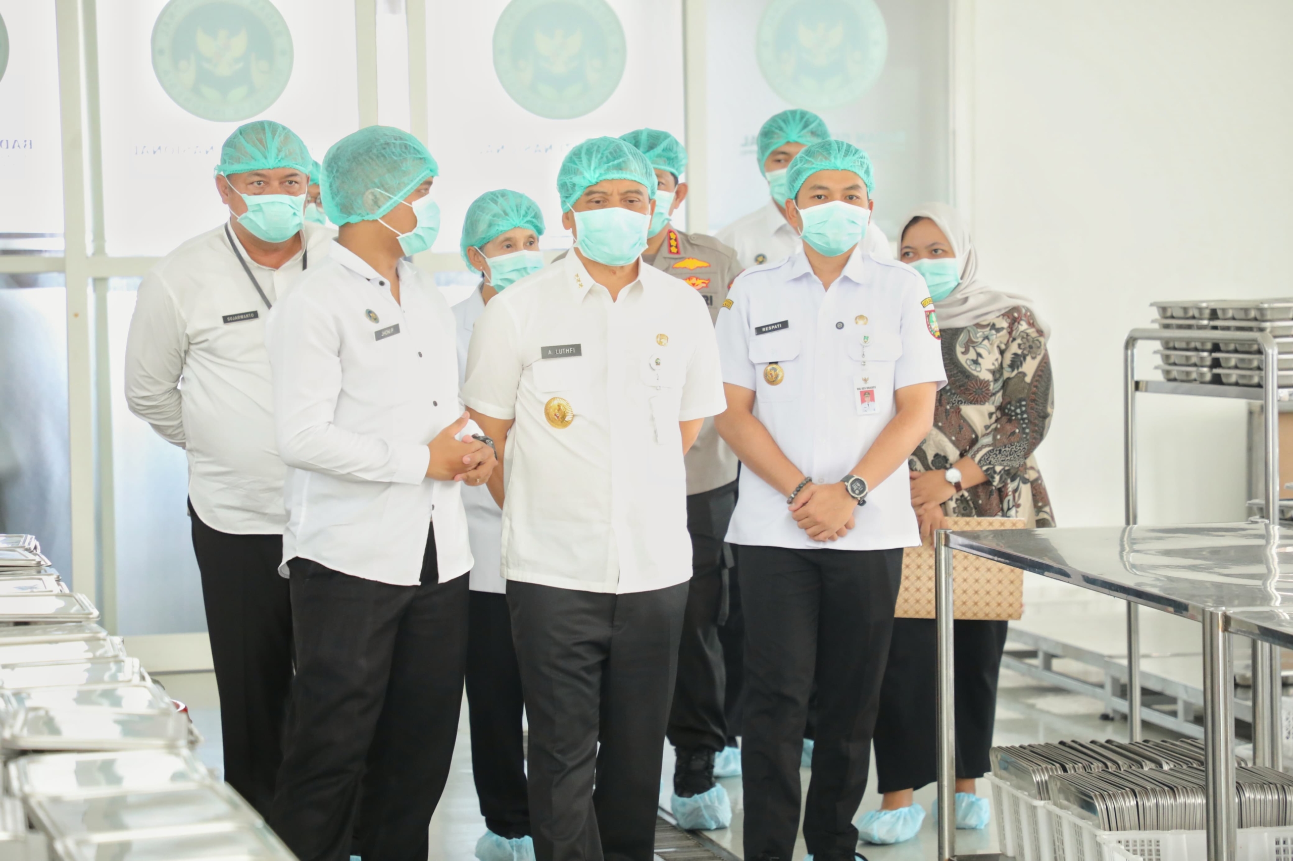 Cek SPPG Jebres, Ahmad Luthfi Minta Percepat Penerbitan SLHS di Jateng