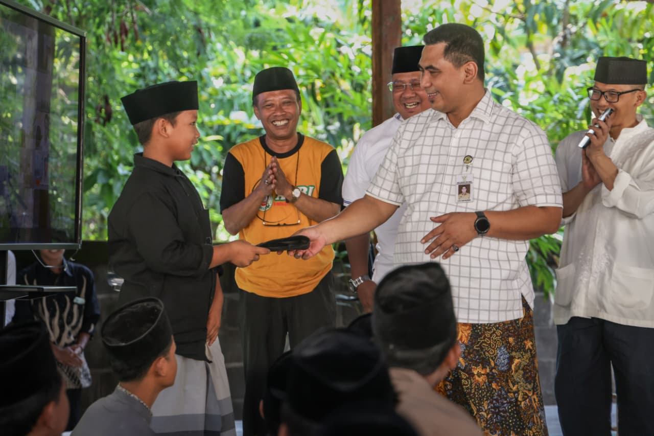 Jelang Hari Santri 2025, Wagub Jateng Ikut Ro’an di Pesantren