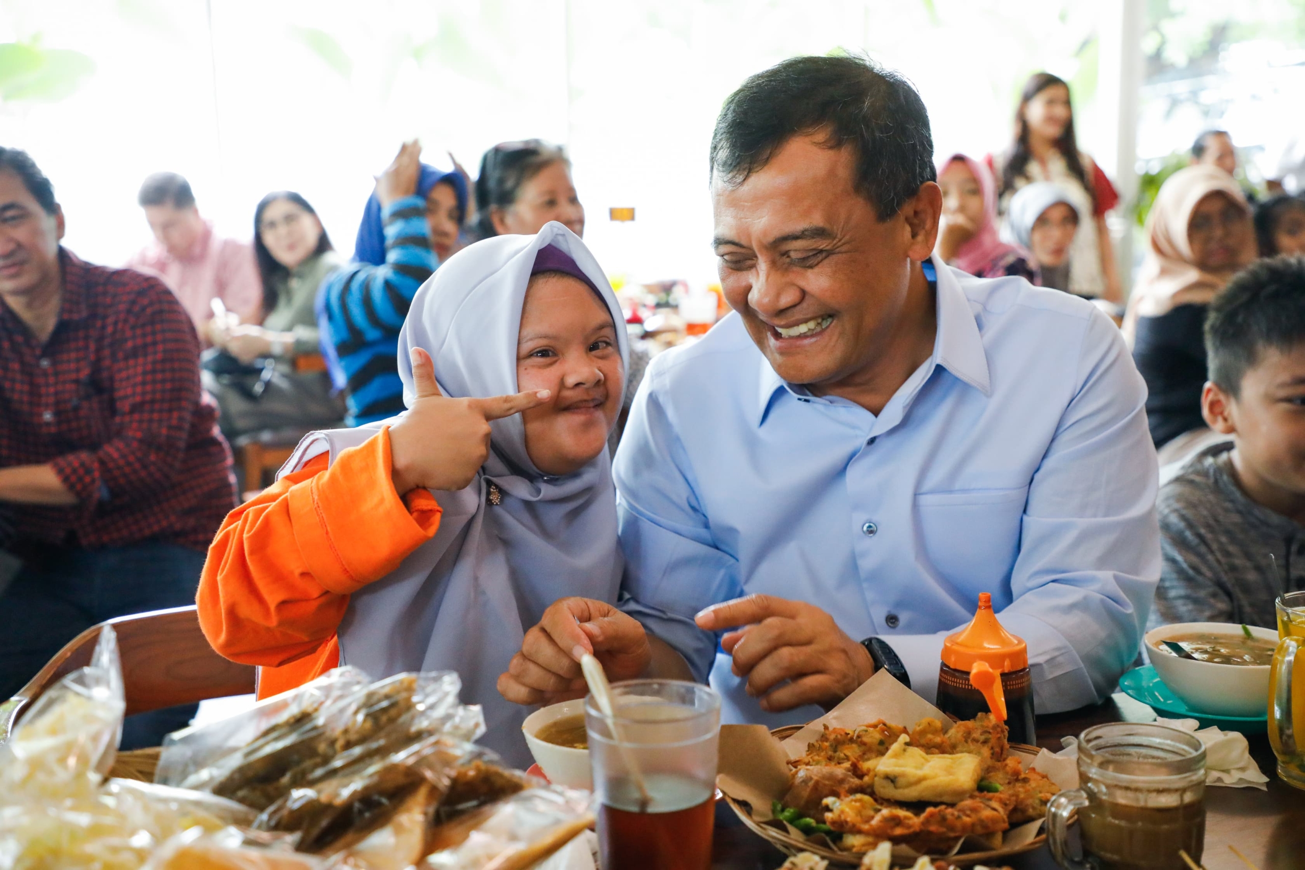 Cara Ahmad Luthfi Berbagi Kebahagiaan dengan Penyandang Difabel di Jawa Tengah