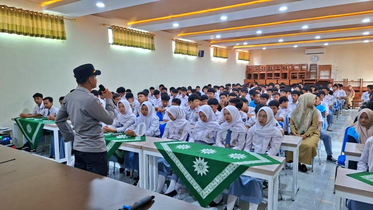 Cegah Tawuran, Polsek Muntilan Bina Ratusan Siswa SMK Muhammadiyah 1 Muntilan