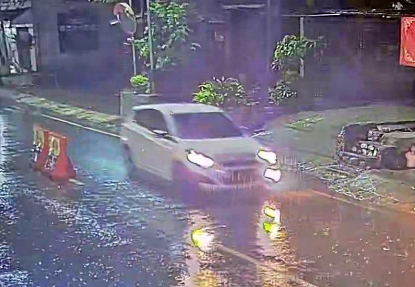 Mobil terduga pelaku tabrak lari di Borobudur terekam CCTV_foto Postingan Irmaaja IrmaAja