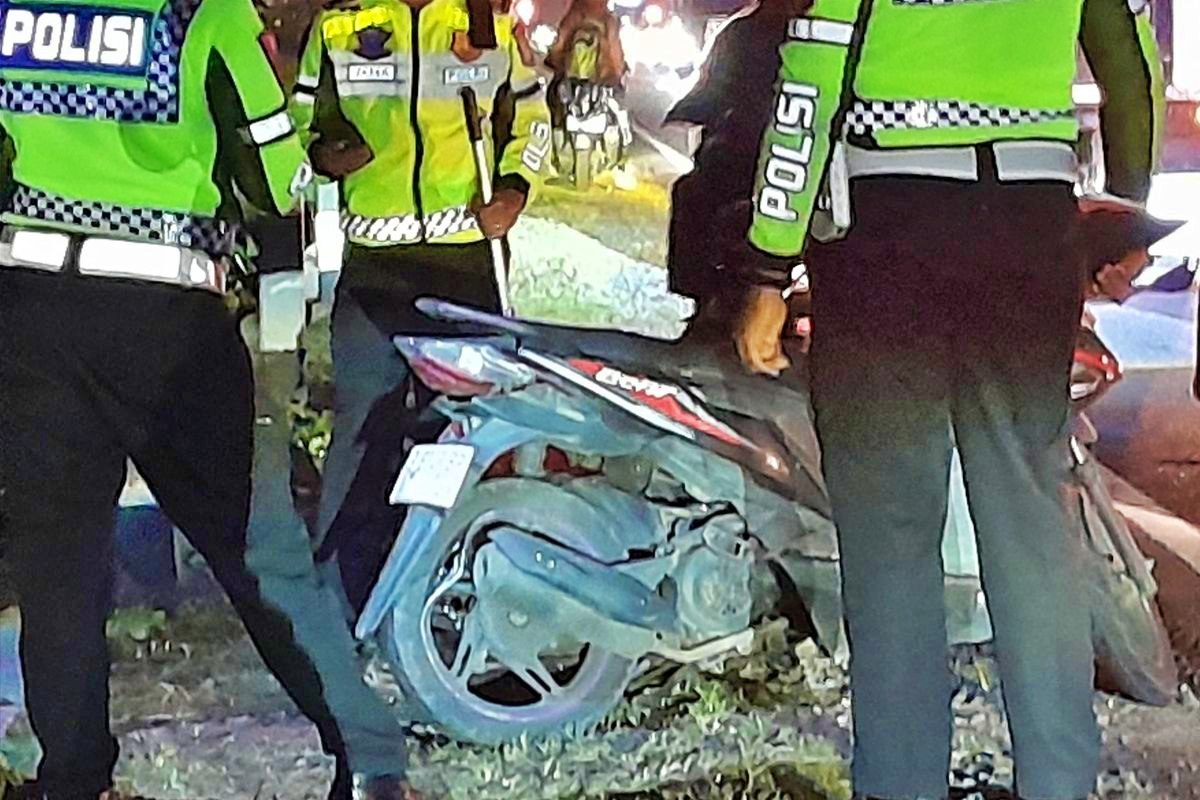 Polisi Olah TKP Kecelakaan Sepeda Motor Tertabrak Ambulans di Kulonprogo
