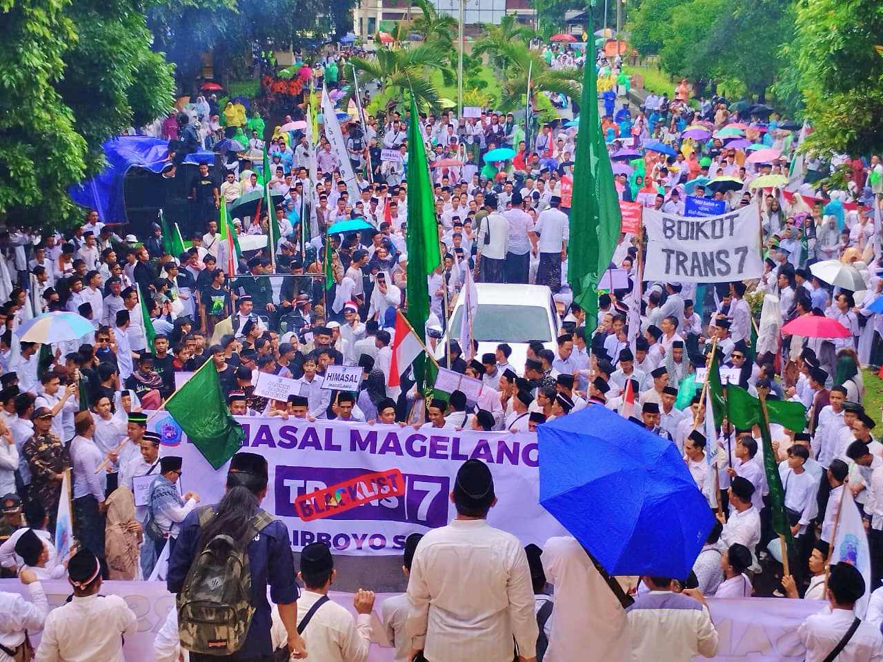 Ratusan Santri Orasi di Depan Gedung DPRD Kabupaten Magelang
