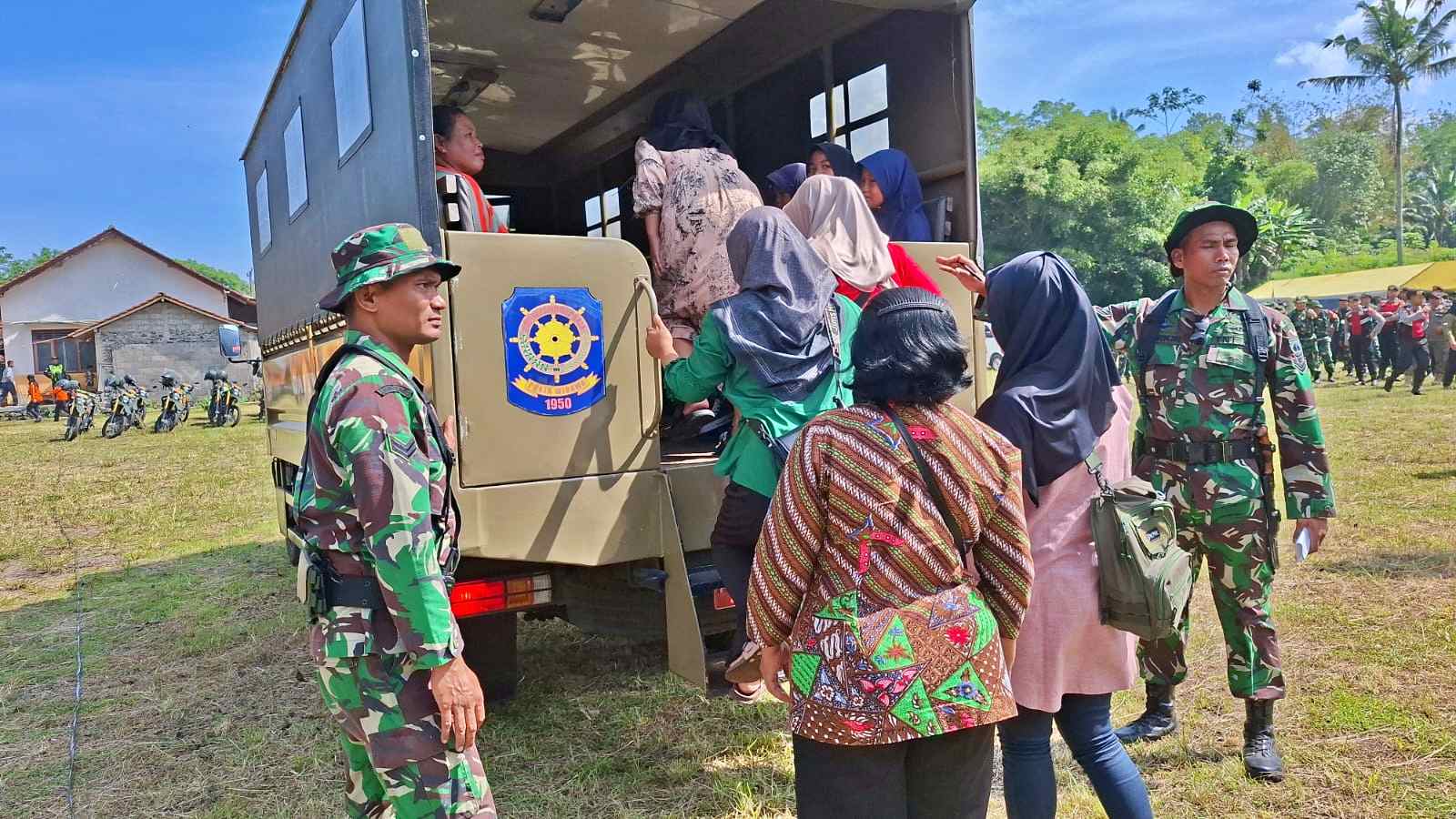 Simulasi Evakuasi Saat Erupsi Merapi oleh TNI Polri di Dukun Magelang
