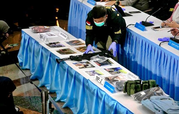 Barang bukti kasus ledakan di SMA 72 Jakarta dihadirkan saat konpers di Polda Metro Jaya