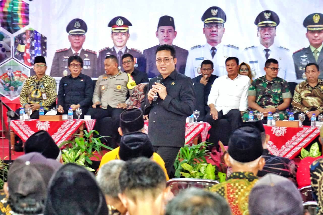Bupati Magelang Grengseng Pamuji didampingi Wakil Bupati Magelang H Sahid beserta jajaran Forkopimda saat menghadiri Ruang Aspirasi di Kecamatan Secang.