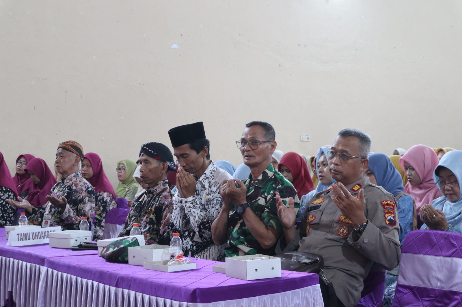 Doa Bersama Tutup Rangkaian HUT ke-80 PGRI dan HGN 2025 Kecamatan Kajoran