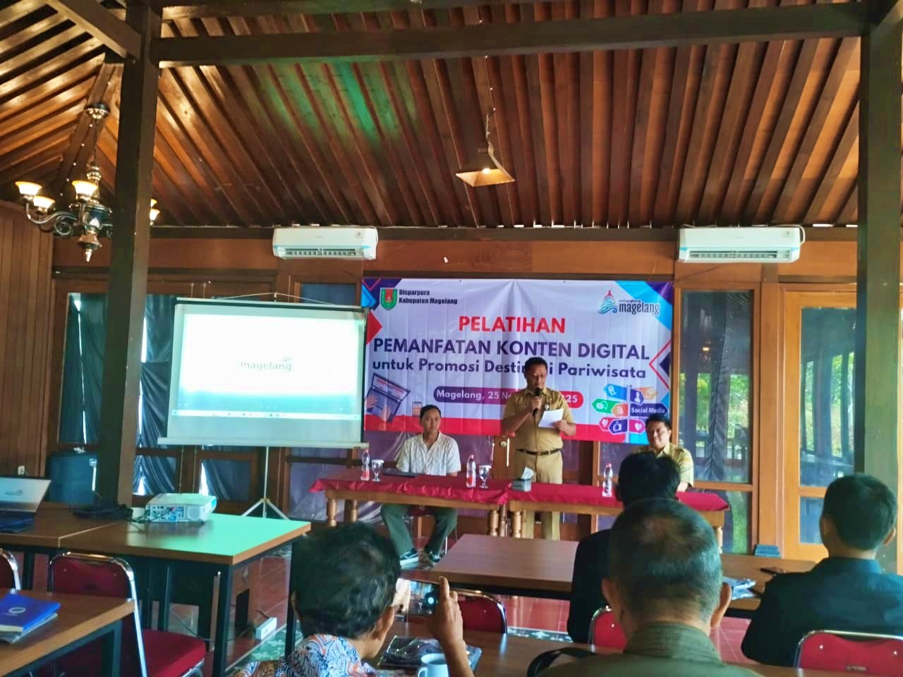 Kadisparpora Kabupaten Magelang Mulyanto saat membuka pelatihan Konten Digital