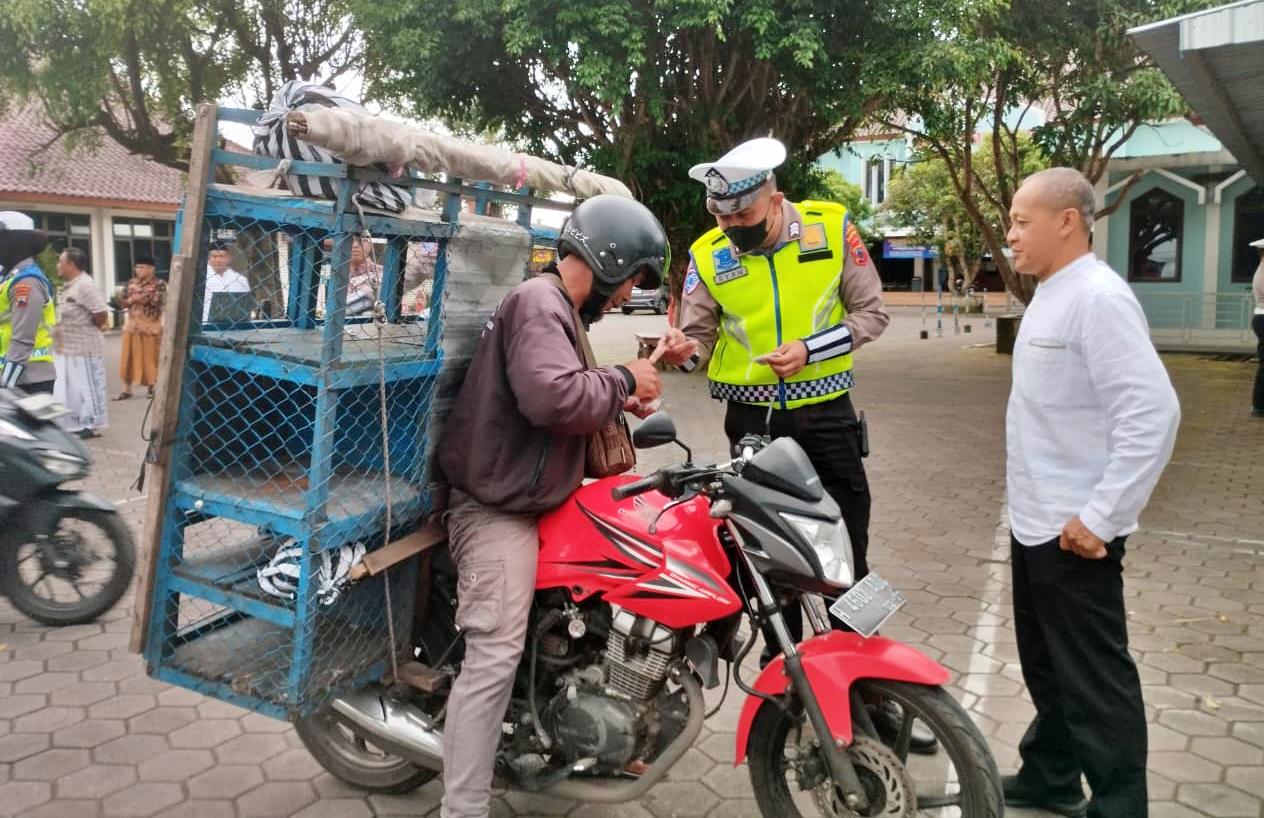 Operasi Zebra Candi 2025 Oleh Tim Gabungan Satlantas Polresta Magelang, Samsat Mungkid dan Jasa Raharja