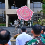 Pelepasan Logo TNI dari Gedung Pemkot Magelang disaksikan Langsung oleh Wali Kota Magelang