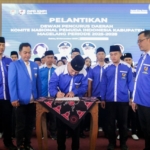 Penandatanganan SK Pelantikan oleh Ketua KNPI DPD Kabupaten Magelang 2025–2028 Terpilih