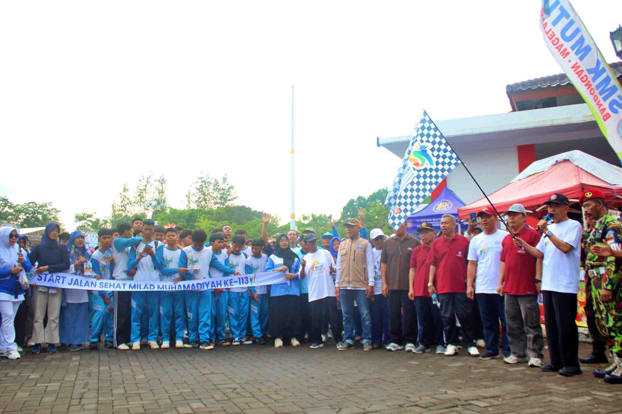 Peringati Milad Persyarikatan, Muhammadiyah Kabupaten Magelang Adakan Jalan Sehat Bersama