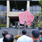 Proses Pelepasan Logo TNI dari Gedung Pemkot Magelang