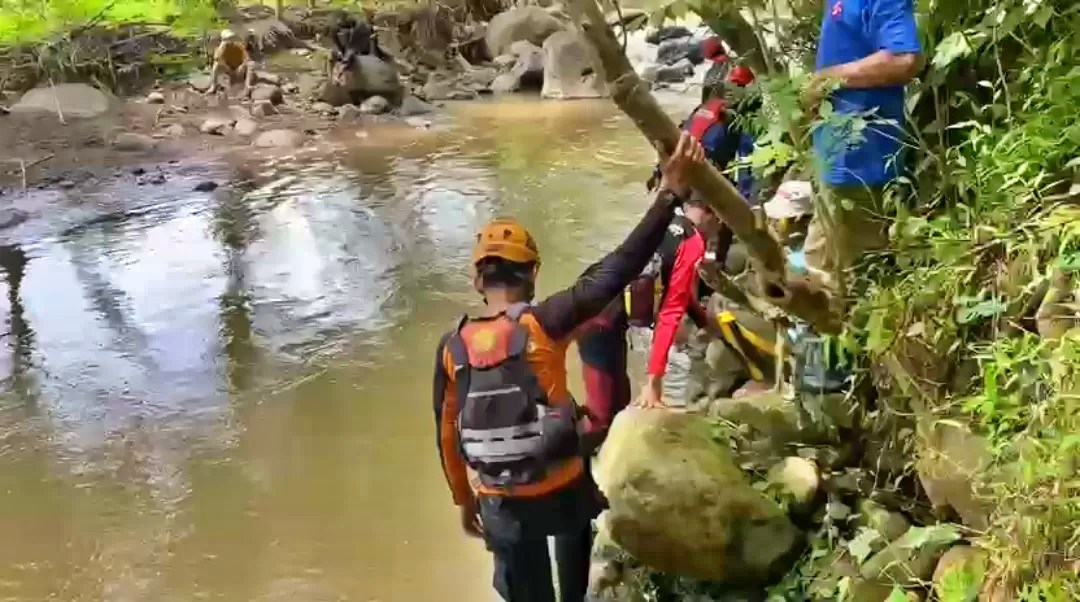 Tim Gabungan lakukan pencarian warga Magelang yang diduga hanyu di sungai saat mencari ikan