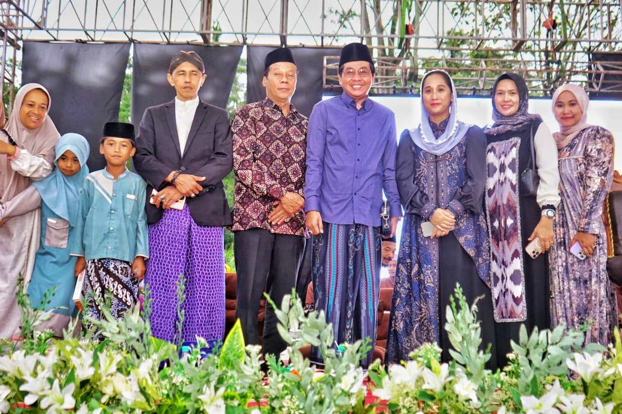 Wabup Magelang H Sahid Hadiri Pengajian dan Santunan Anak Yatim Bersama K.H. Anwar Zahid