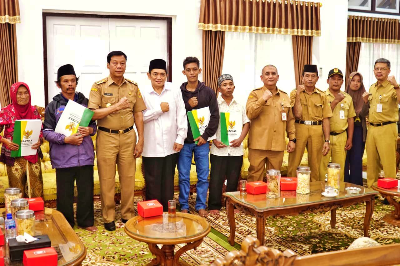 Wakil Bupati Magelang Serahkan Bantuan Kepada Masyarakat Yang Tertimpa Musibah Bencana Alam