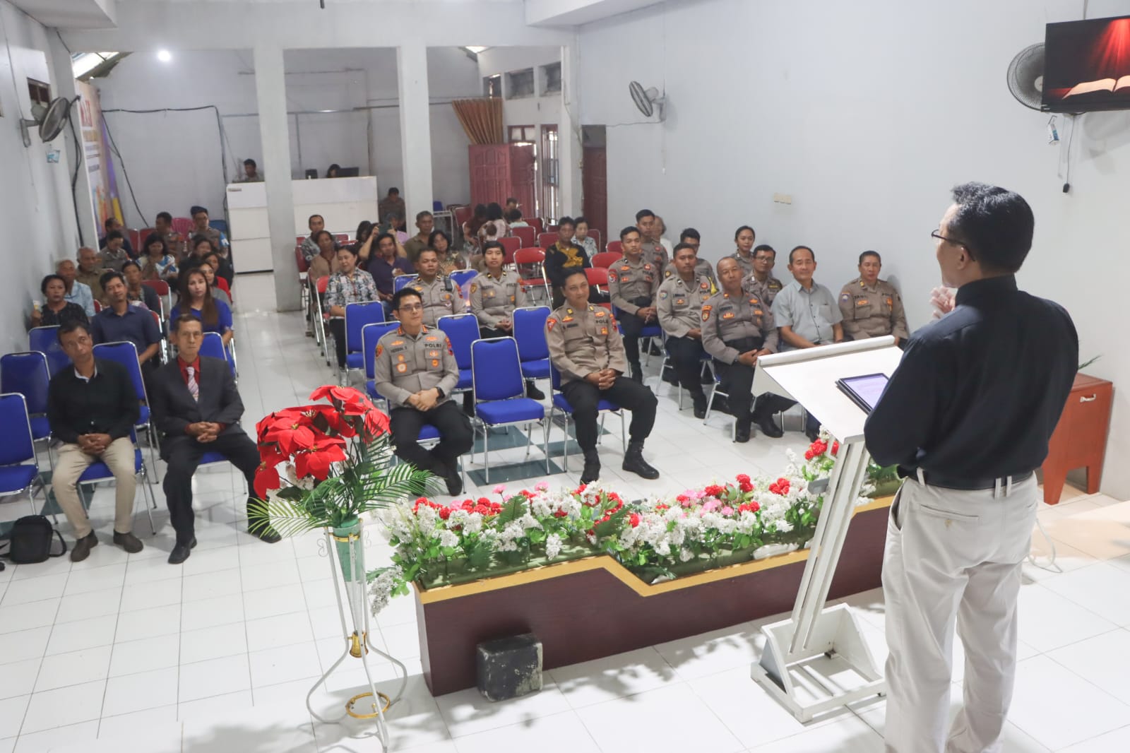 Polresta Magelang Gelar “Minggu Kasih” di GPdI Hermon Sawangan, Ajak Personel dan Jemaat Hidup untuk Melayani