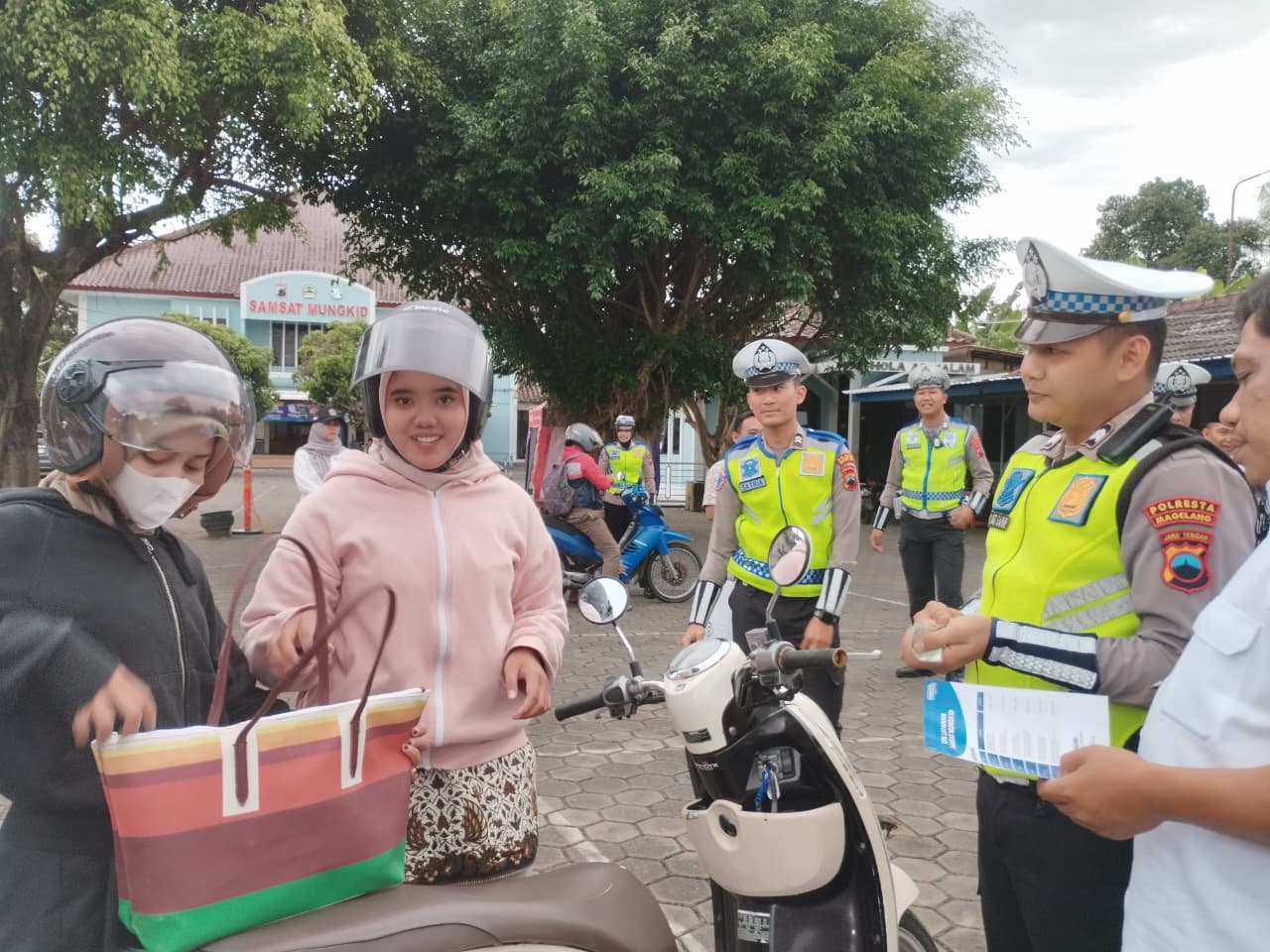 Operasi Zebra Candi 2025 Oleh Tim Gabungan Satlantas Polresta Magelang, Samsat Mungkid dan Jasa Raharja