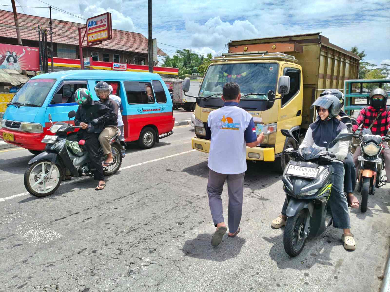 Aksi Solidaritas, Magelang Bus Community Galang Dana Bencana Sumatera_2