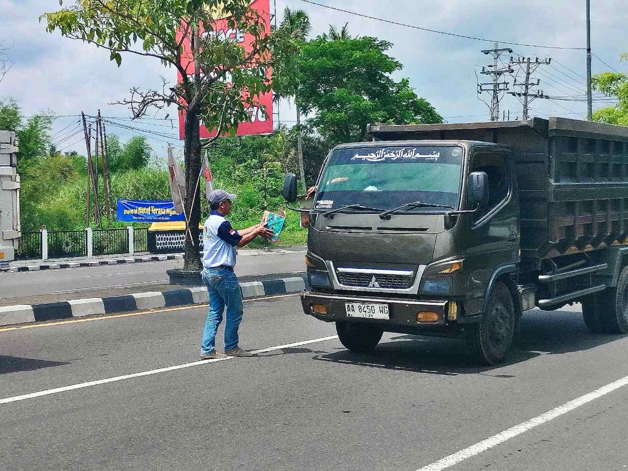 Aksi Solidaritas, Magelang Bus Community Galang Dana Bencana Sumatera_5