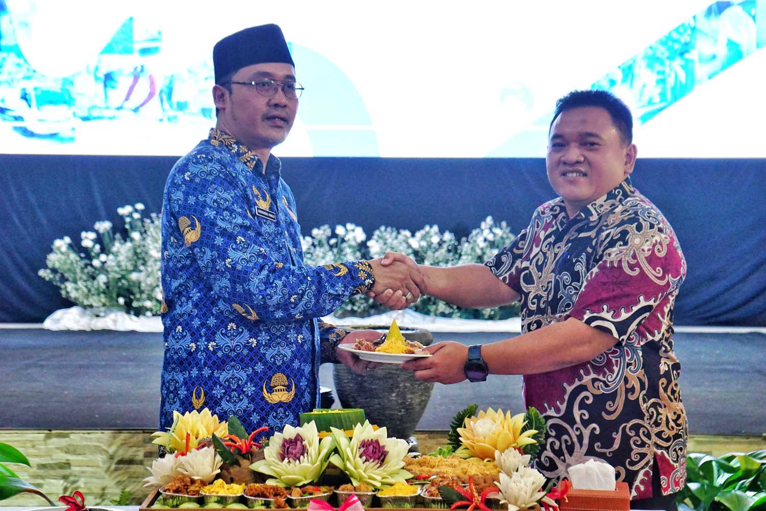 Bupati Magelang Grengseng Pamuji beserta jajaran saat menghadiri acara HUT Ke 45 Perumda PDAM Tirta Gemilang