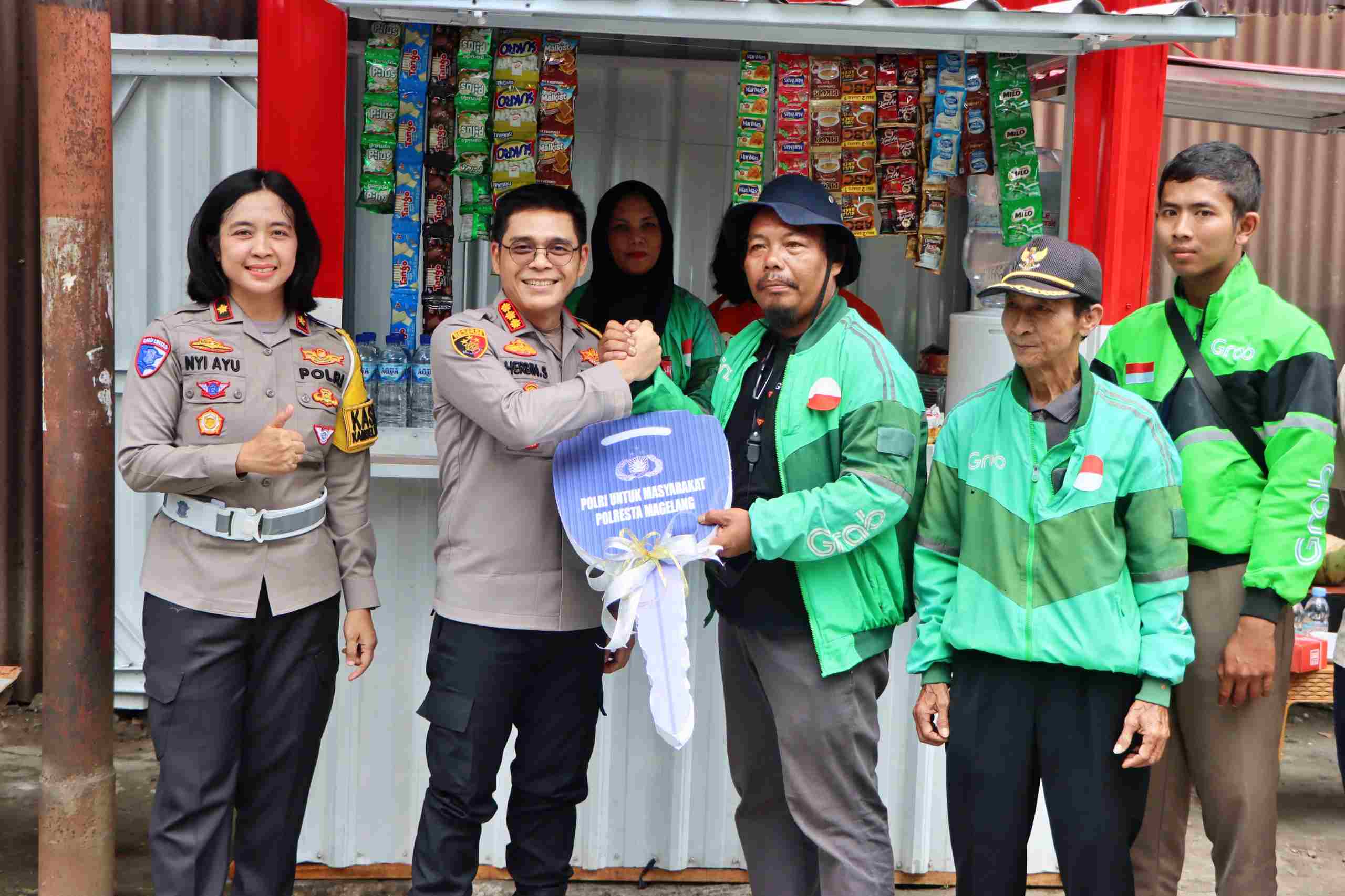 Kapolresta Magelang Resmikan Ojol Kamtibmas Mart Borobudur, Sinergi Polisi dan Pengemudi Ojol Diperkuat