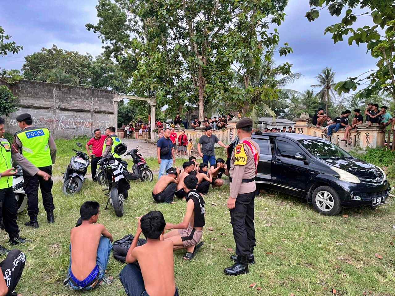 Polisi amankan sejumlah pelajar yang diduga akan tawuran di Salam Magelang