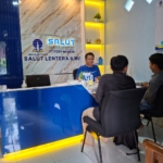 Para Calon Mahasiswa Universitas Terbuka Sedang Mendaftar di SALUT Lentera Ilmu Muntilan