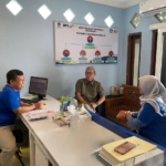 Para Calon Mahasiswa Universitas Terbuka Sedang Mendaftar di SALUT Lentera Ilmu Muntilan