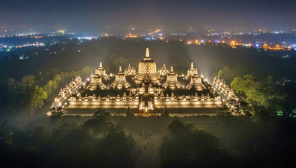ilustrasi wisata Candi Borobudur siap sambut wisatawan Nataru_foto AI