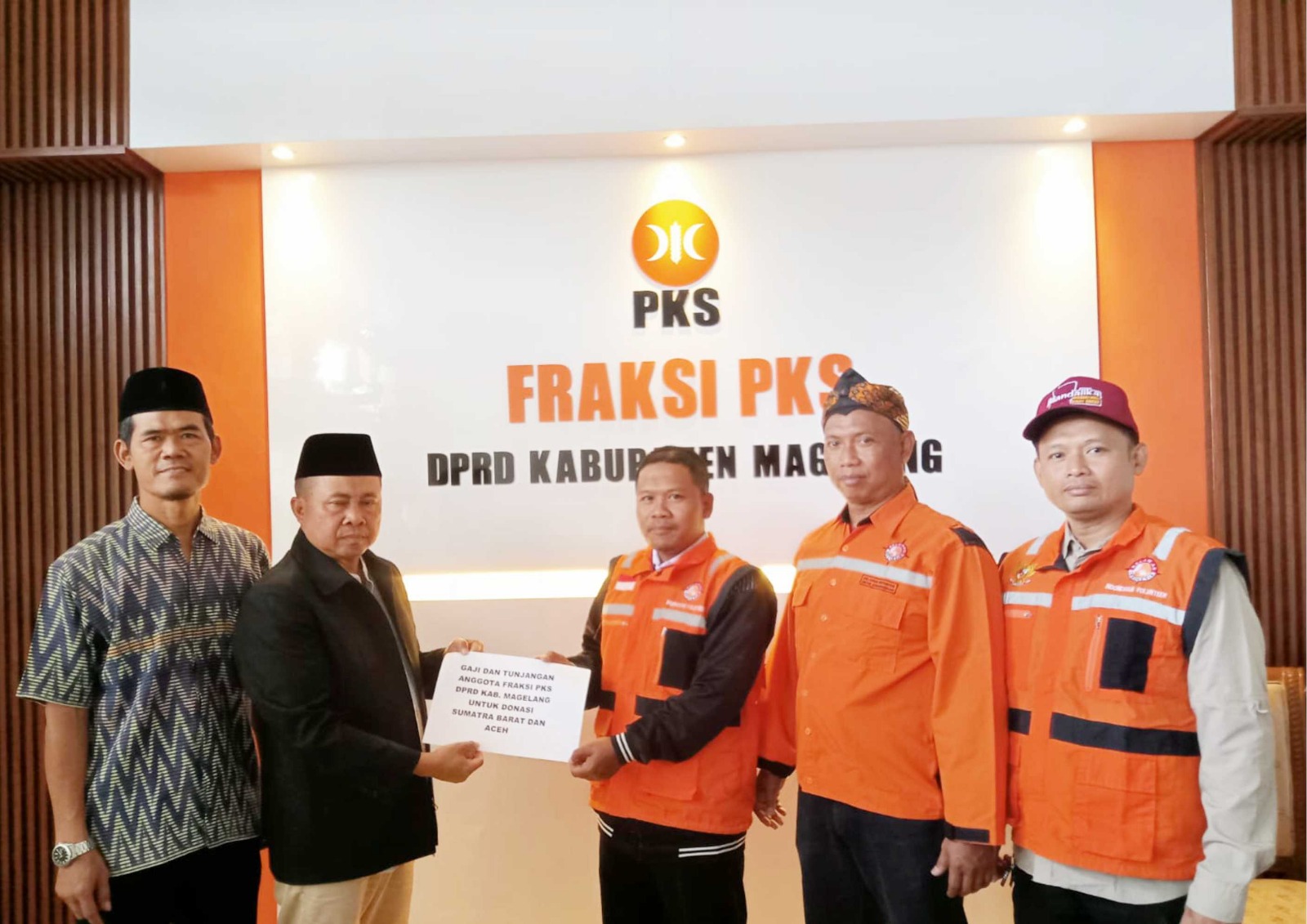 Anggota Fraksi DPRD PKS Kab. Magelang Serahkan Seluruh Gaji untuk Membantu Korban Bencana Sumatera dan Aceh.