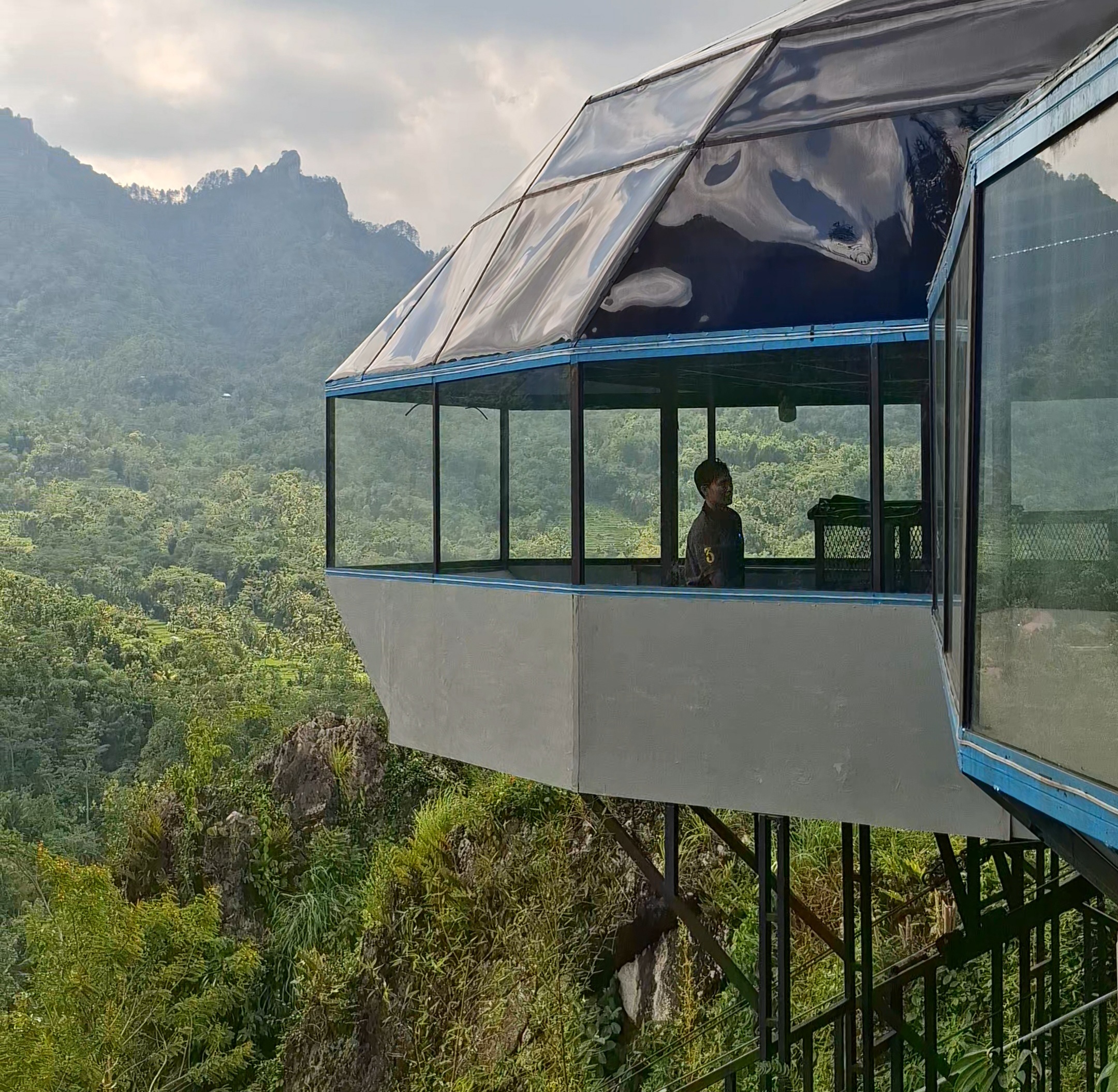 Ufo Menoreh Ngargoretno Magelang, Spot Menikmati Panorama Perbukitan yang Memukau