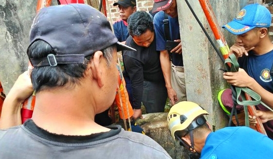 Evakuasi Balita jatuh ke sumur di Grabag Magelang oleh Damkar Kabupaten Magelang_foto Damkar