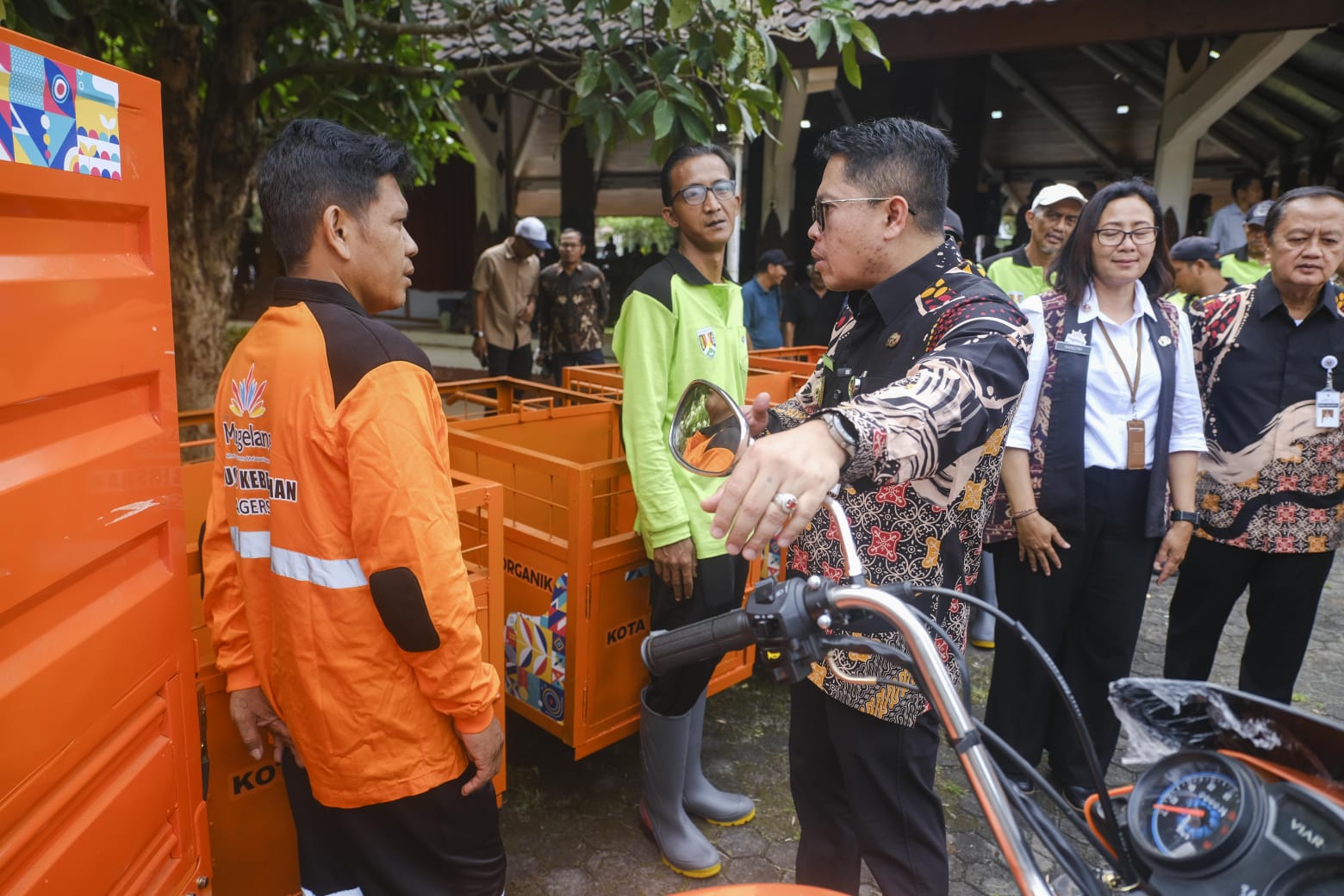 Perkuat Pengelolaan Sampah dari Hulu, Pemkot Magelang Serahkan Bantuan Sarpras