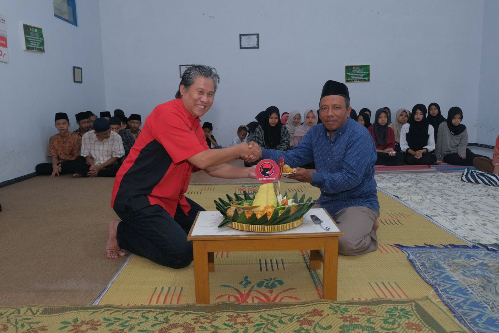 HUT ke-53, PDI Perjuangan Kota Magelang Gelar Tasyakuran Doa Bersama di Ponpes dan Yayasan Yatim Piatu