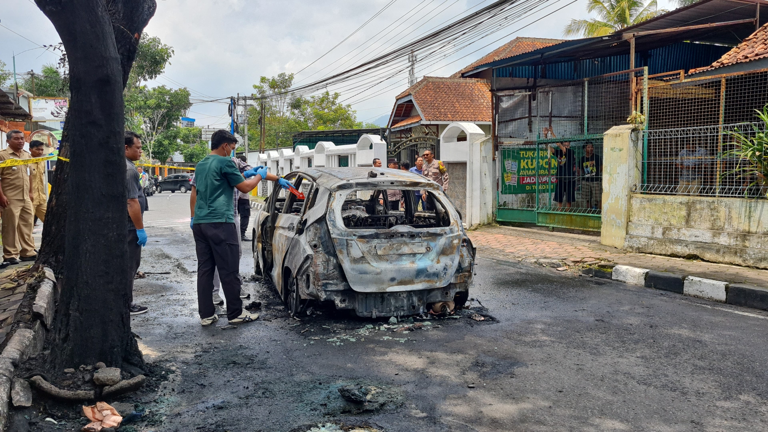 Mobil Ludes Terbakar di Jalan Jeruk Kota Magelang