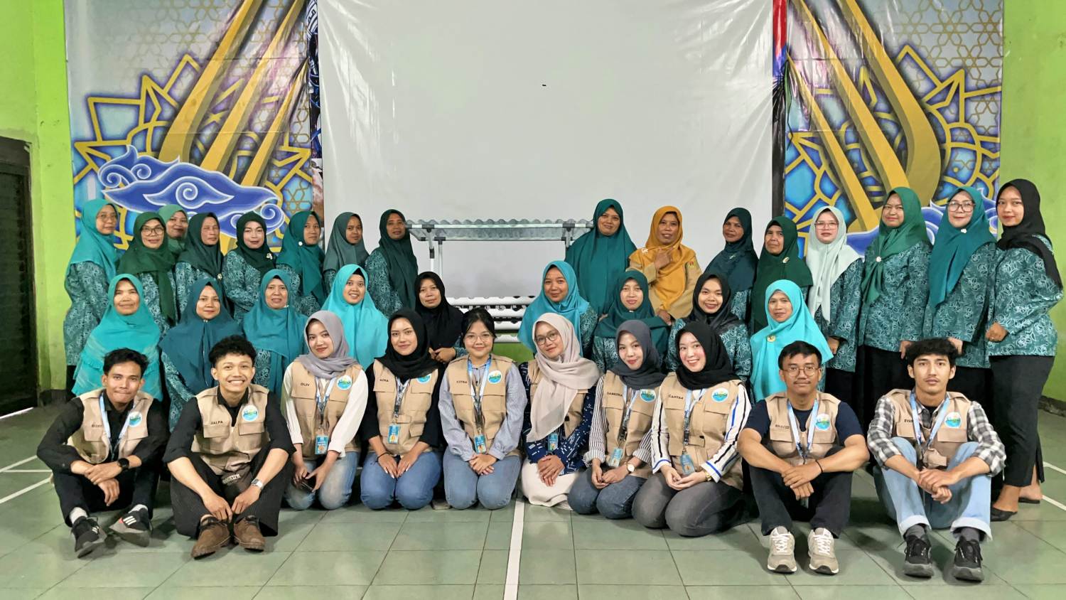 Mahasiswa KKN Untidar Gandeng PKK Donorejo Kembangkan Hidroponik
