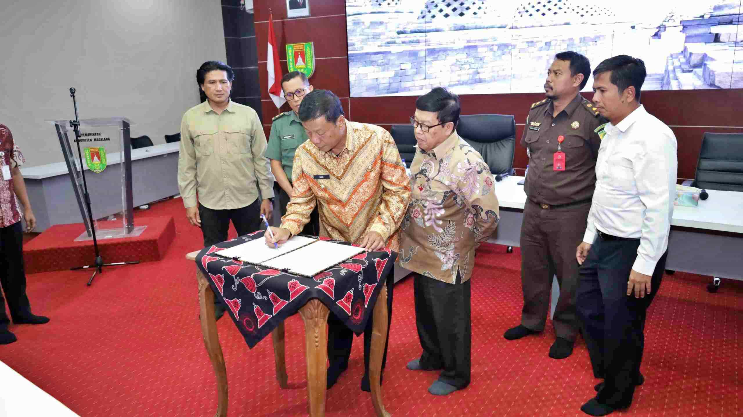 Penandatanganan persiapan Pilkades di Kabupaten Magelang Tahun 2026