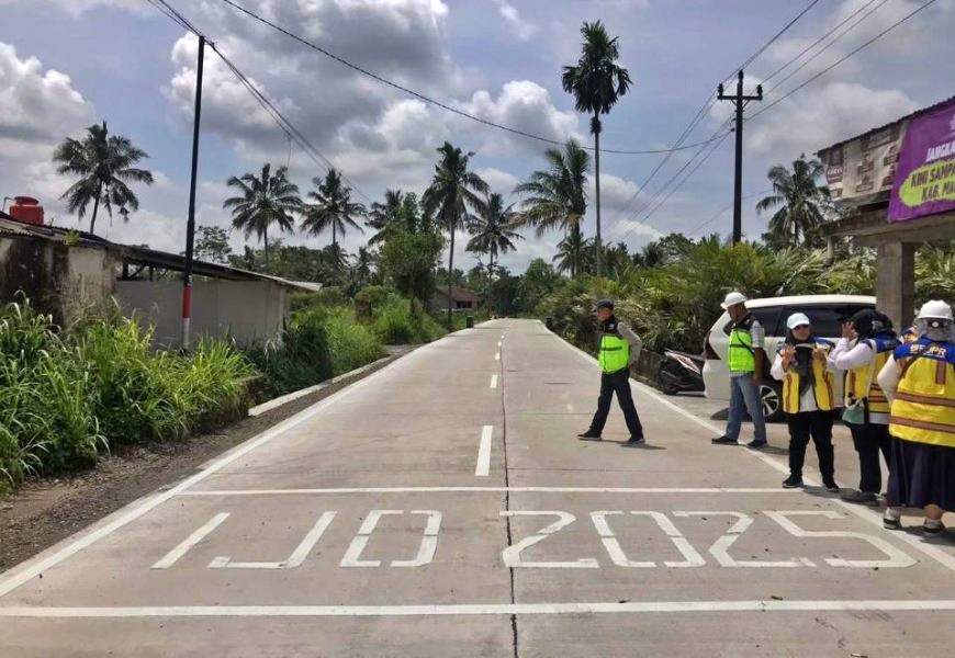 Ruas Jalan Kaligesik-Salam Selesai Dibangun