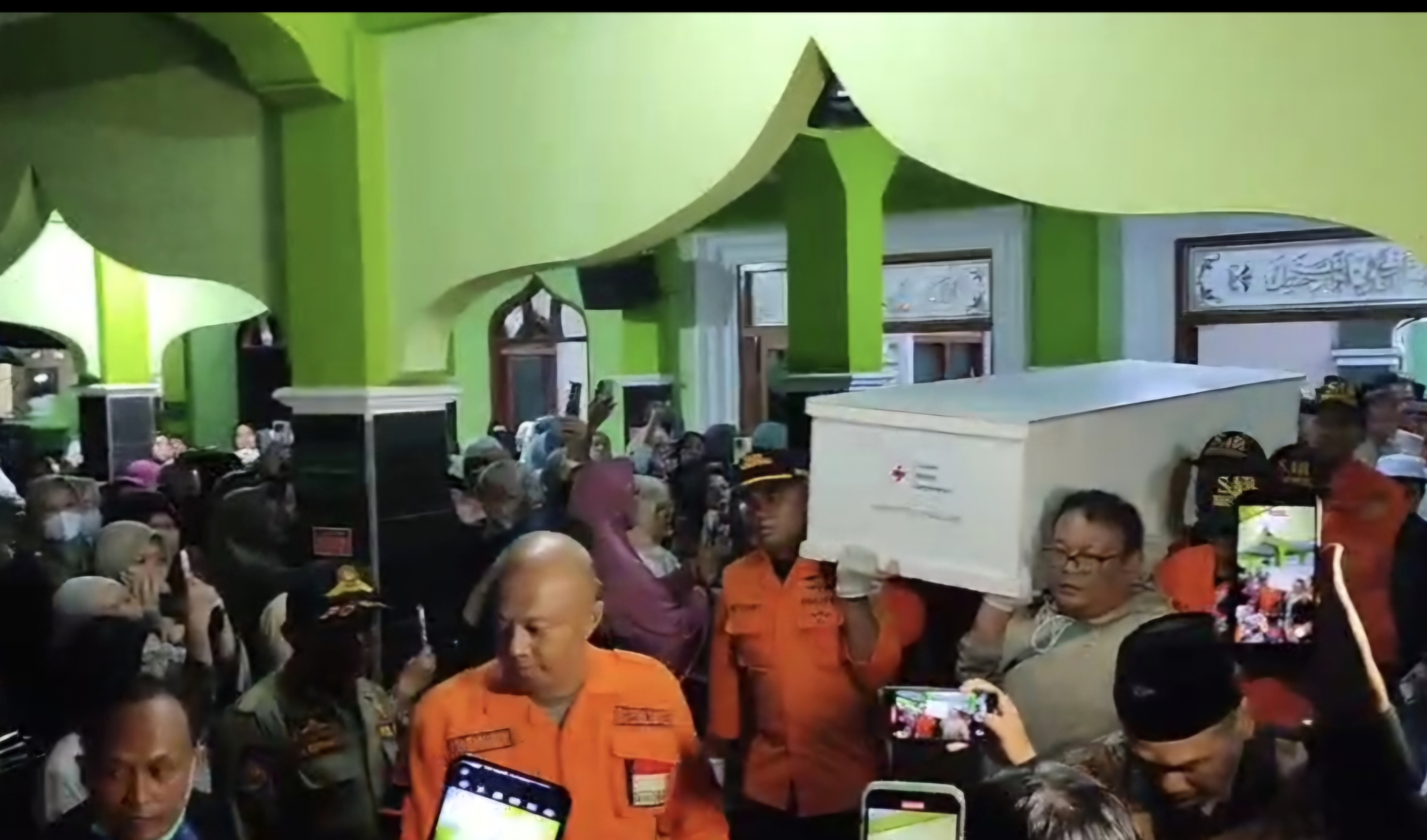 Jenazah Syafiq Ali Tiba Di Magelang, Langsung Disalatkan di Masjid Baiturrosyidin Perum Depkes