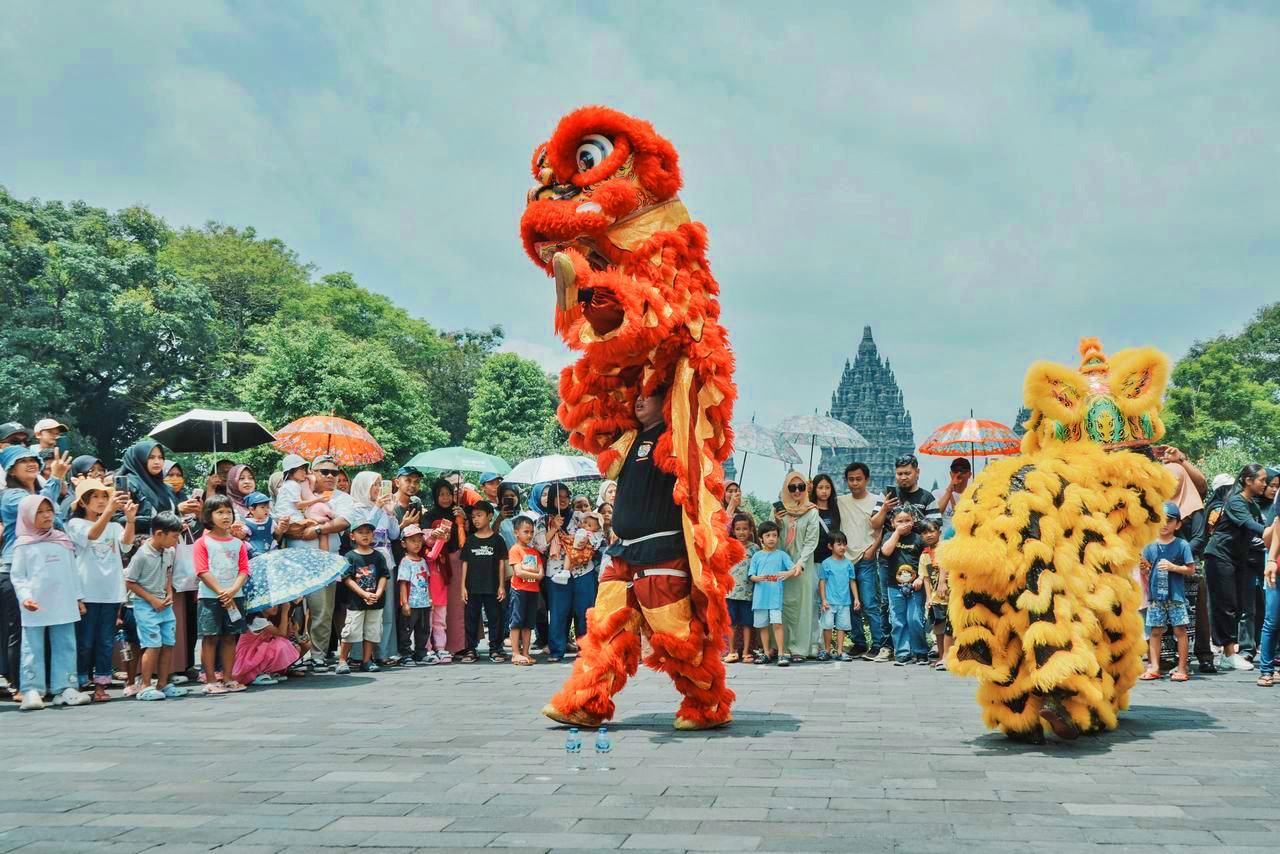 Barongsai hingga Bian Lian Ramaikan Imlek 2026 di TMII dan Sarinah
