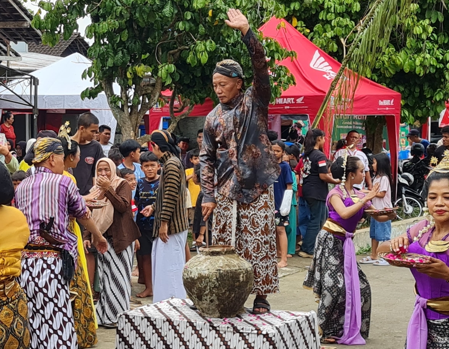 Bajong Banyu, Tradisi Perang Air Jelang Ramadan di Banjarnegoro Magelang