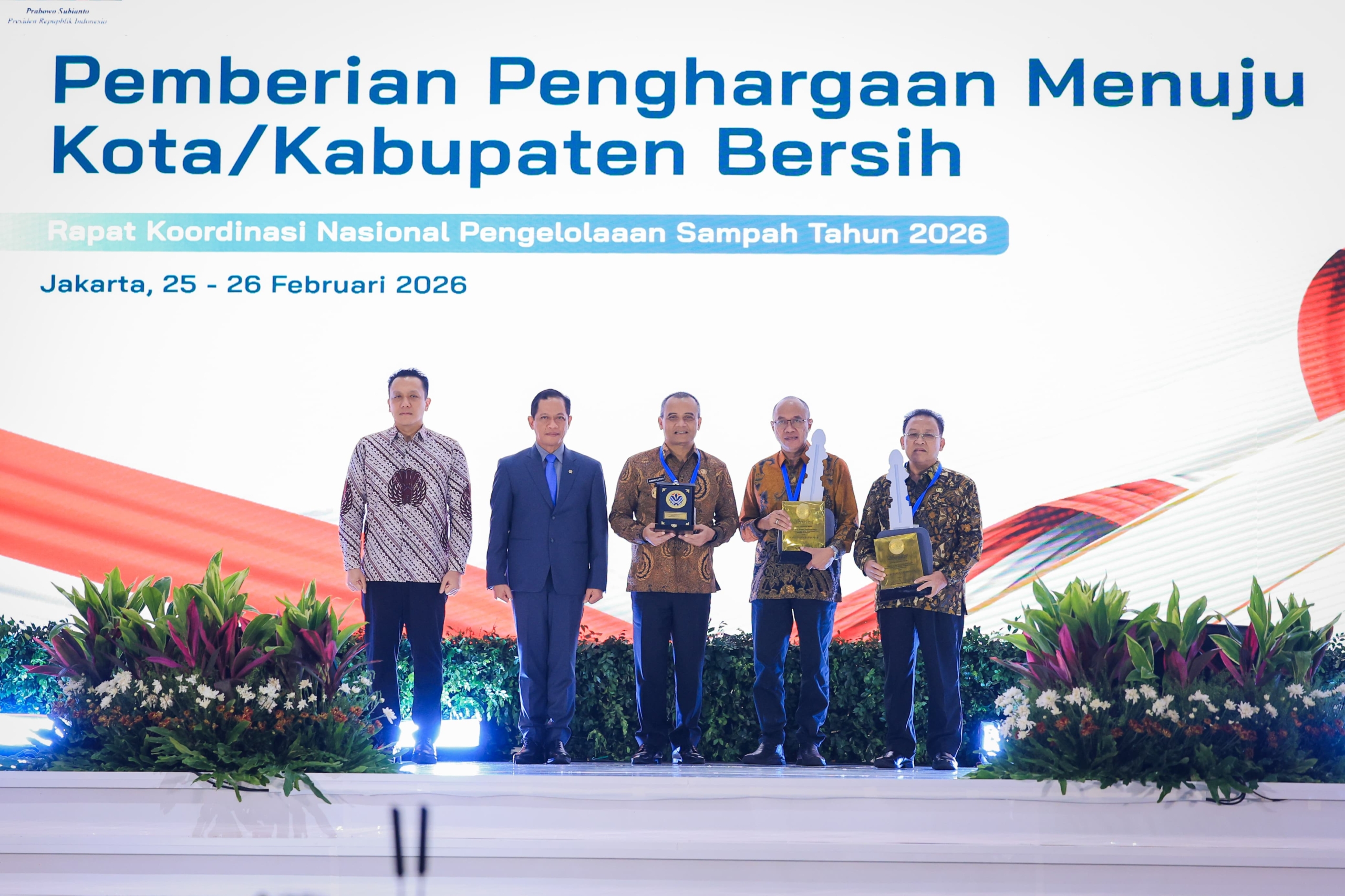 Gubernur Jateng Raih Penghargaan Pembina Terbaik Kinerja Pengelolaan Sampah 2026