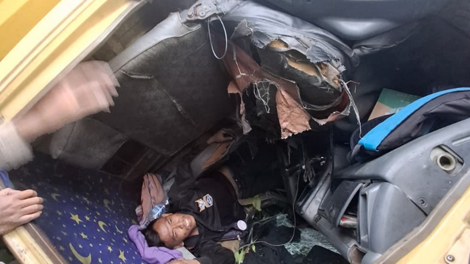 Truk Rem Blong Terperosok ke Jurang Sekar Langit Grabag Magelang, Sopir Terjepit